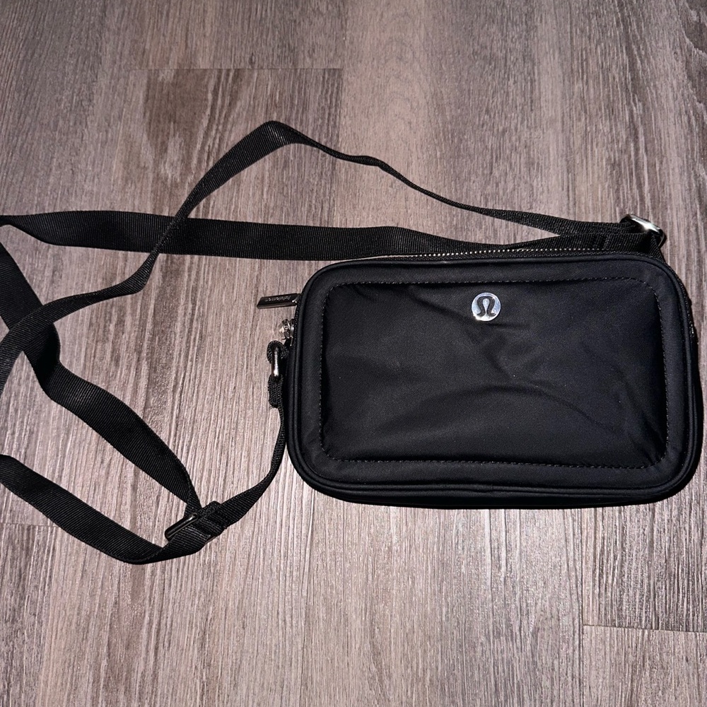 Lululemon Crossbody Camera Bag 2L